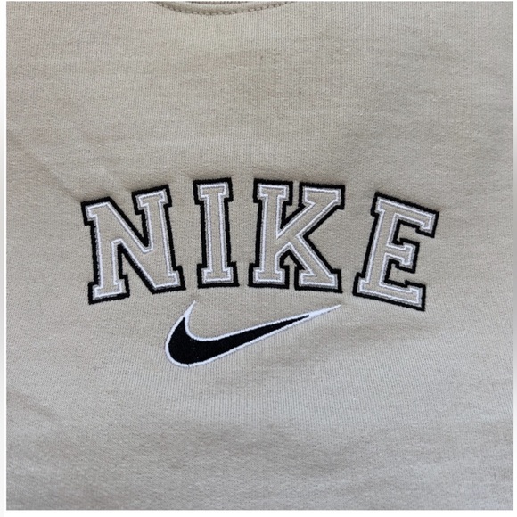 Classic Nike Spellout Crewneck - Picture 5 of 5
